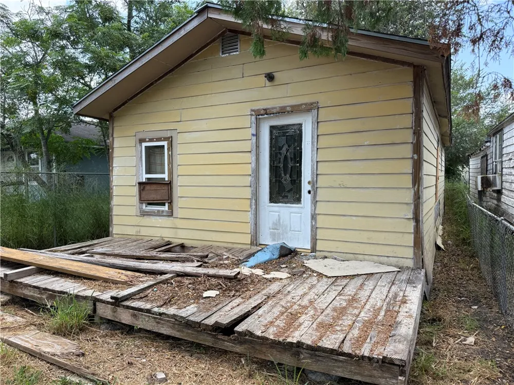 928 Indiana Street Robstown, TX 78380
