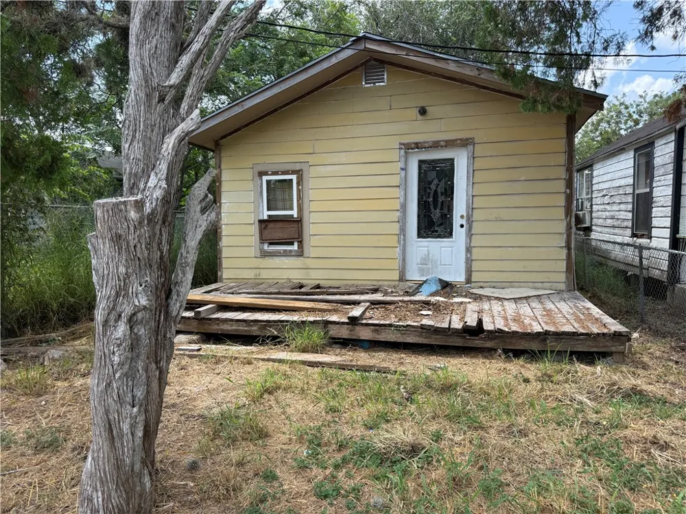 928 Indiana Street Robstown, TX 78380