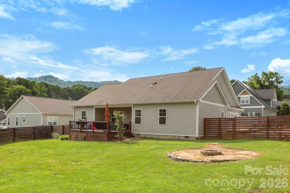 8 Vedder Way Swannanoa, NC 28778