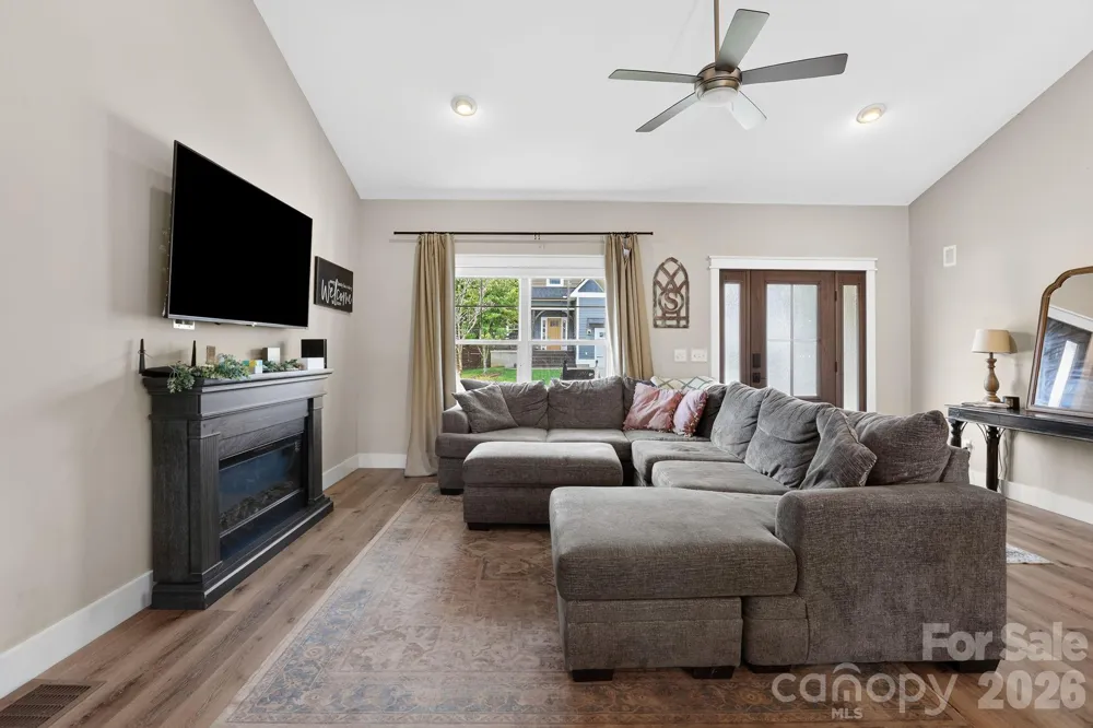 8 Vedder Way Swannanoa, NC 28778