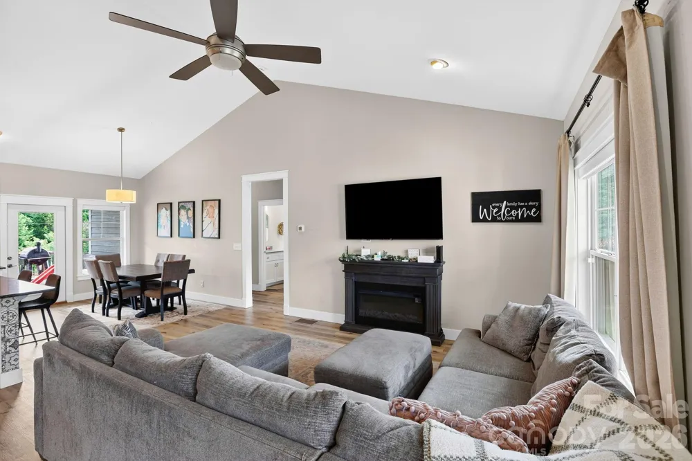 8 Vedder Way Swannanoa, NC 28778