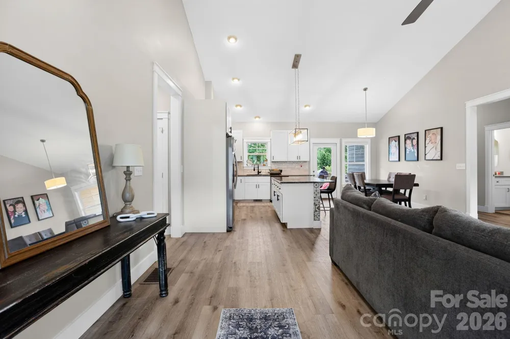 8 Vedder Way Swannanoa, NC 28778