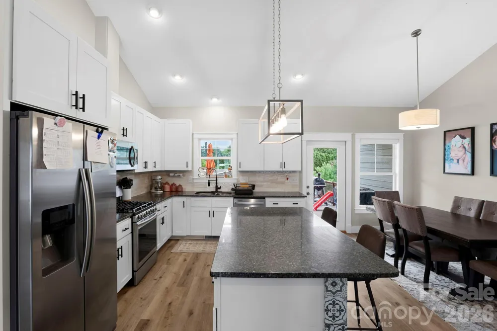 8 Vedder Way Swannanoa, NC 28778