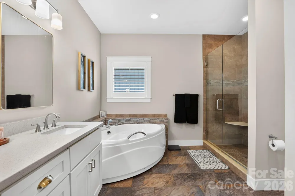 8 Vedder Way Swannanoa, NC 28778