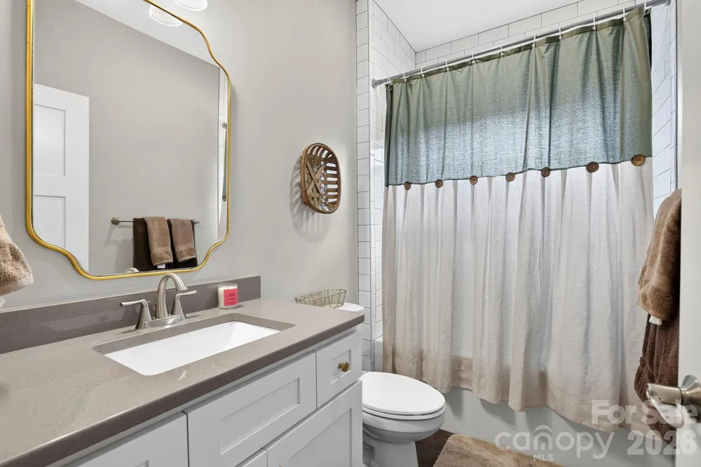 8 Vedder Way Swannanoa, NC 28778