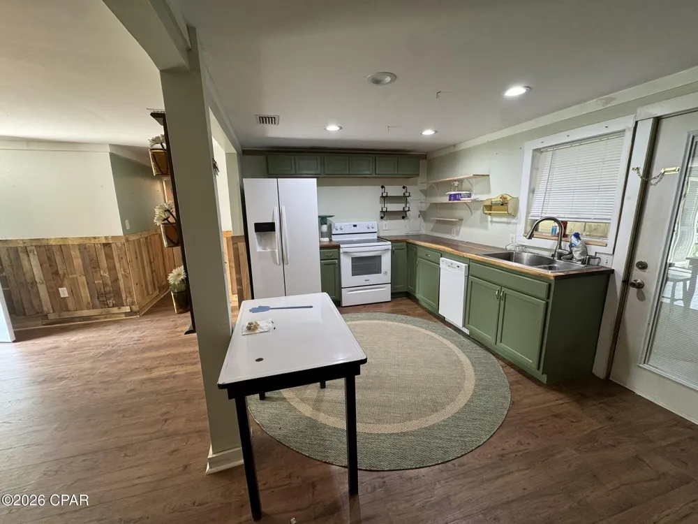 2062 Dollar Lane Sneads, FL 32460