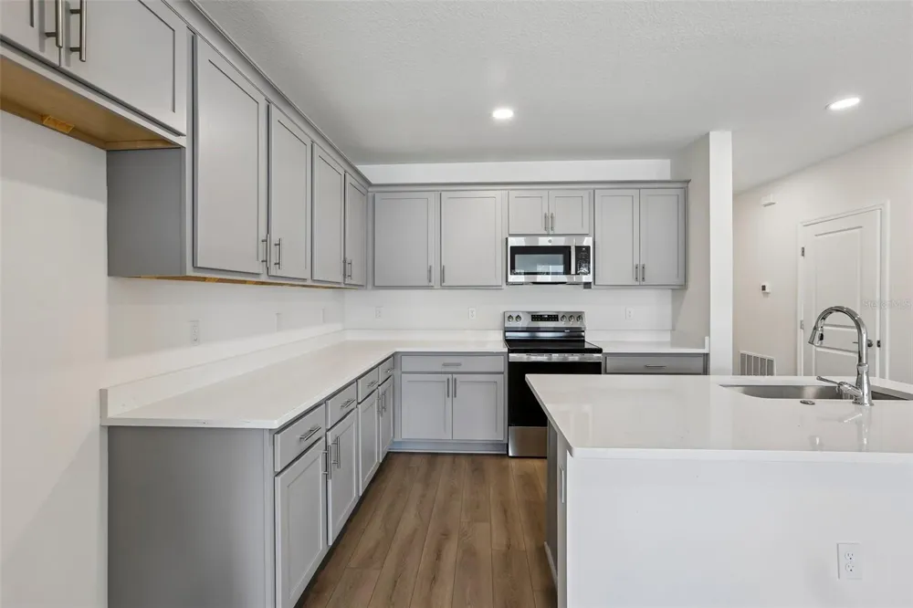 34563 TURPINS AVENUE Zephyrhills, FL 33541