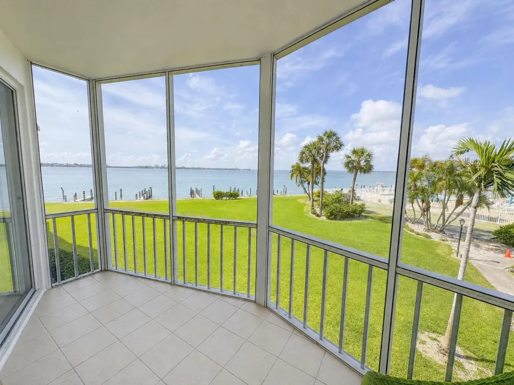 771 JOHN RINGLING BOULEVARD #3 Sarasota, FL 34236