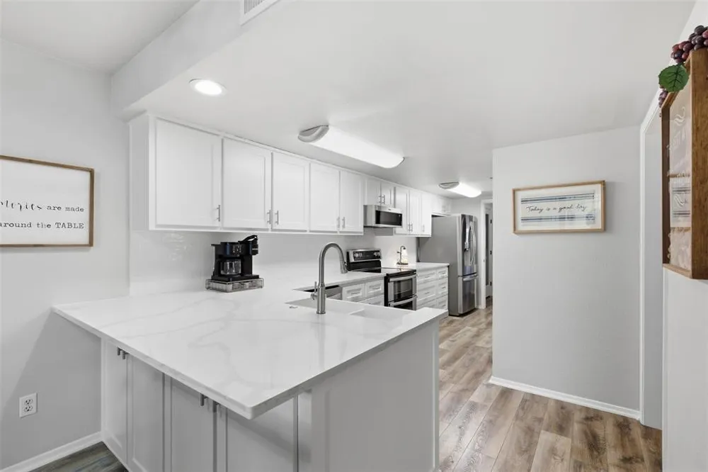 2923 Shady Knoll Lane Bedford, TX 76021