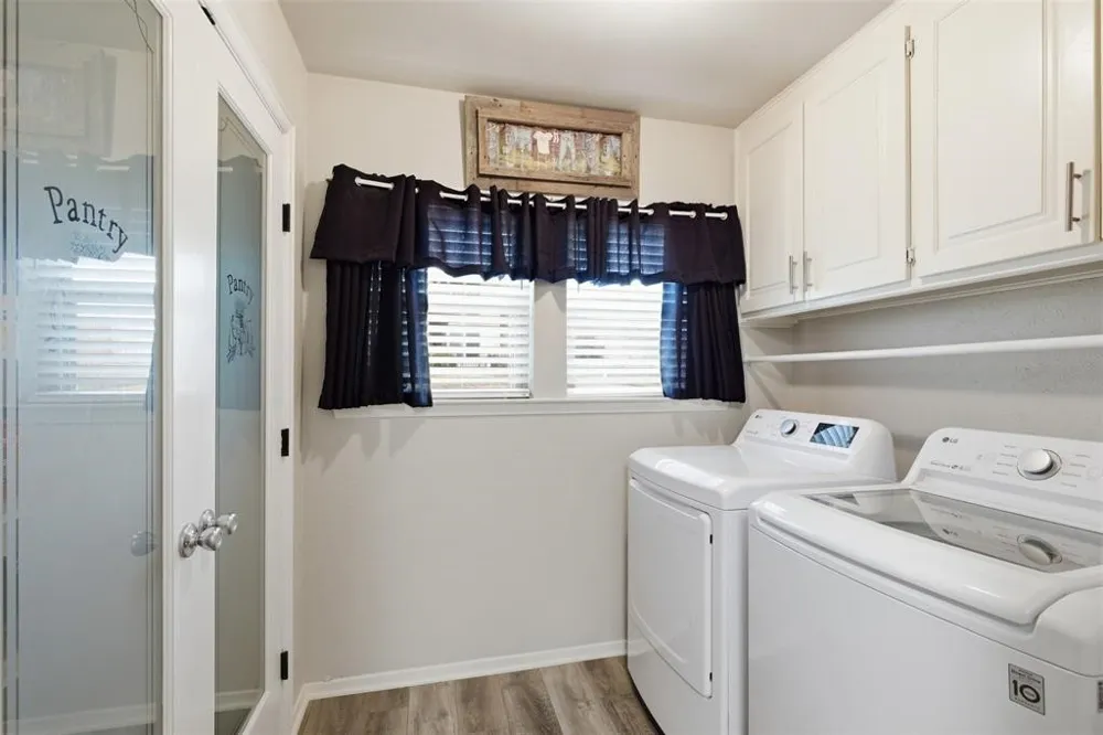 2923 Shady Knoll Lane Bedford, TX 76021
