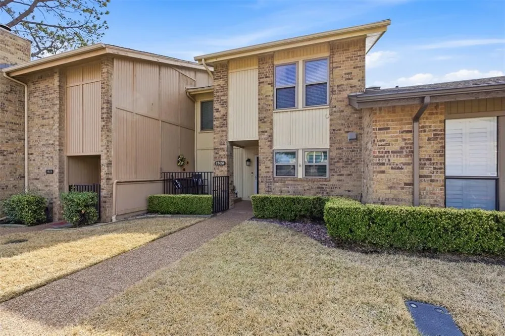 2923 Shady Knoll Lane Bedford, TX 76021