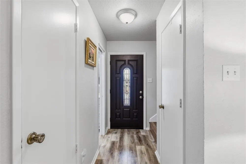2923 Shady Knoll Lane Bedford, TX 76021