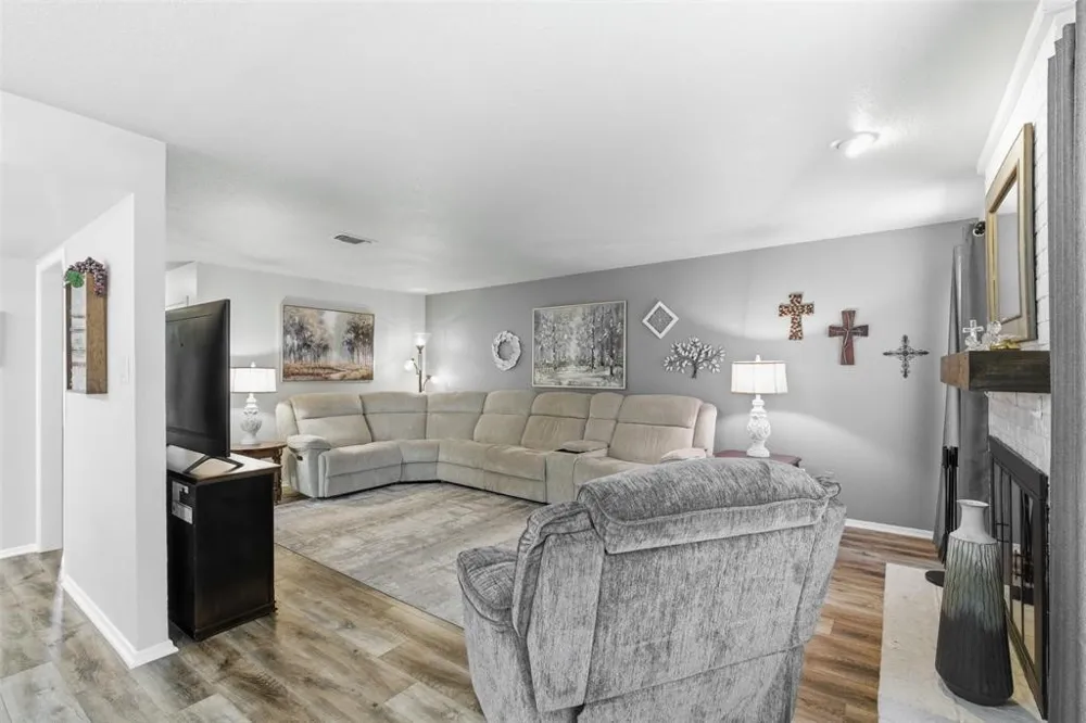 2923 Shady Knoll Lane Bedford, TX 76021