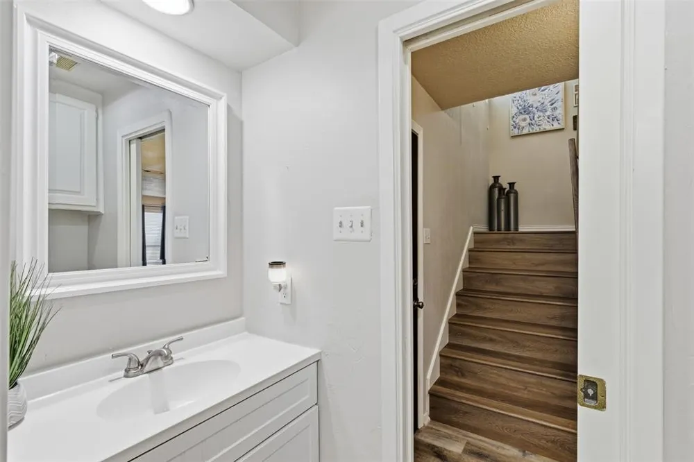 2923 Shady Knoll Lane Bedford, TX 76021