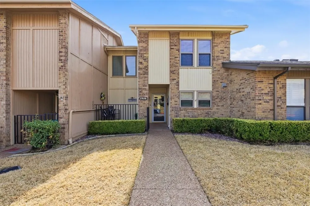 2923 Shady Knoll Lane Bedford, TX 76021