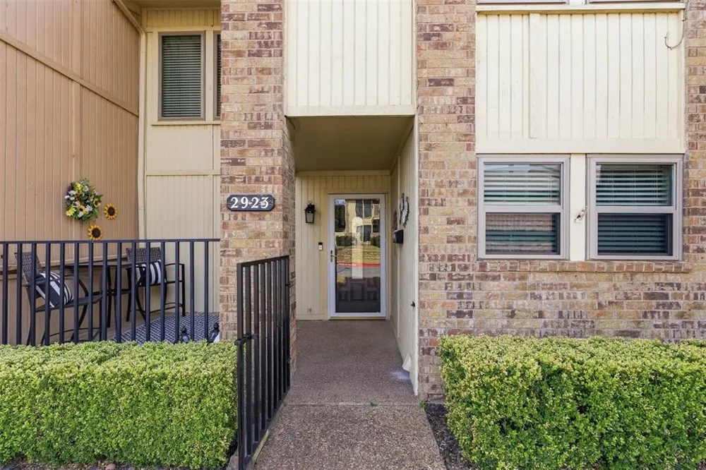 2923 Shady Knoll Lane Bedford, TX 76021