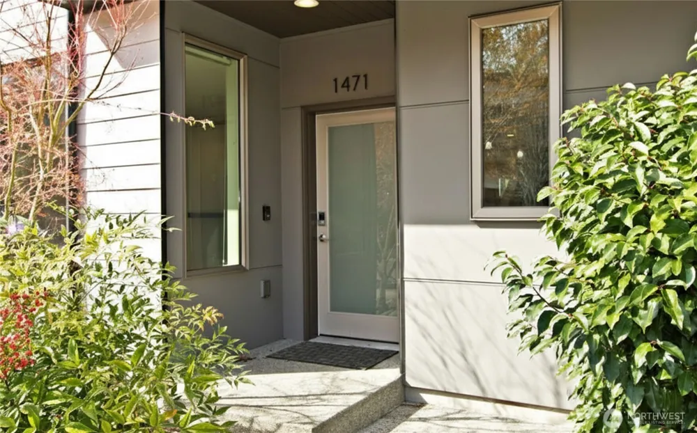 1471 14th Place NE Issaquah, WA 98029
