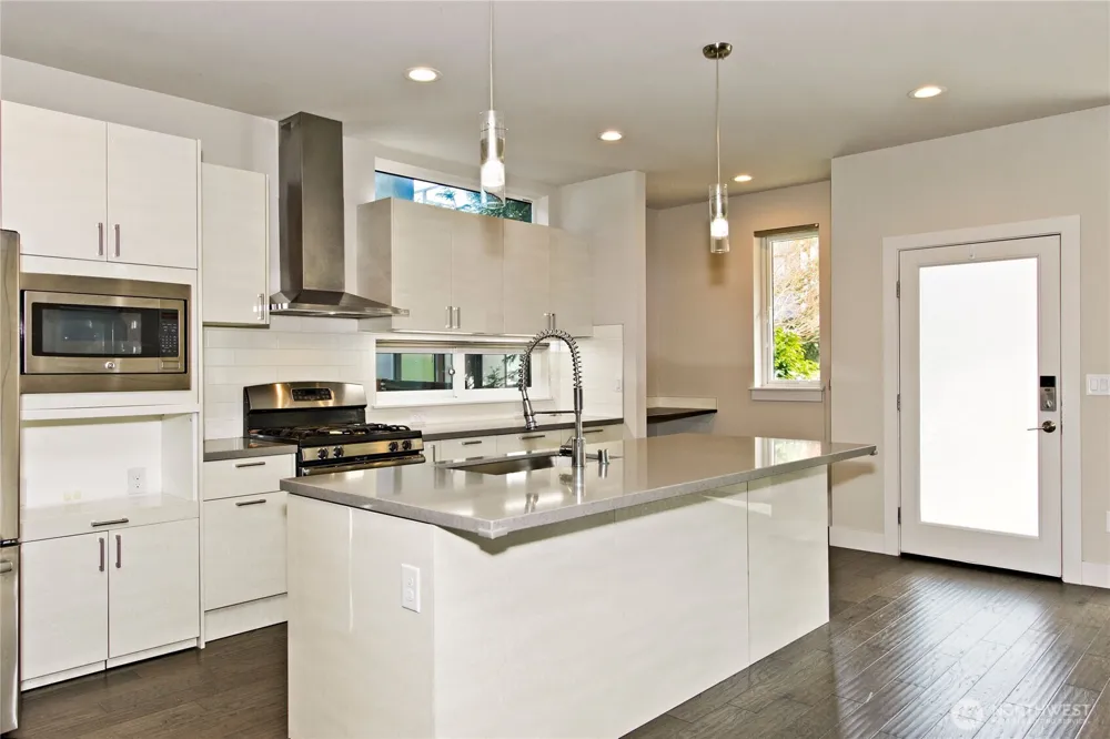 1471 14th Place NE Issaquah, WA 98029