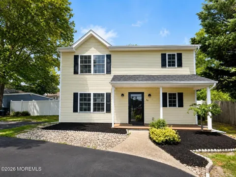 38 Baywood Boulevard