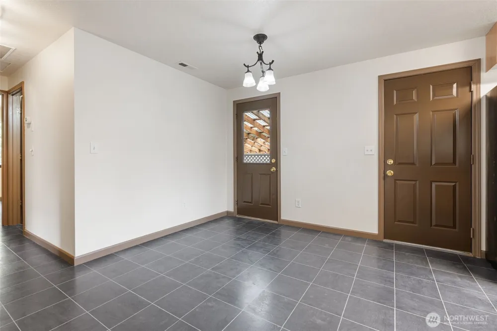 713 1st Avenue NE Napavine, WA 98532