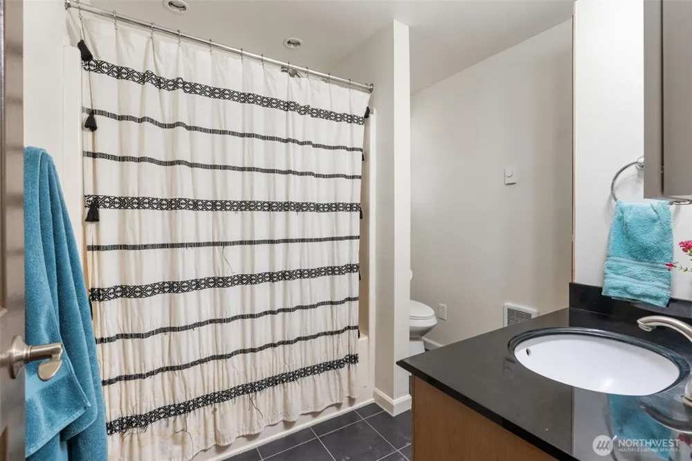 713 1st Avenue NE Napavine, WA 98532