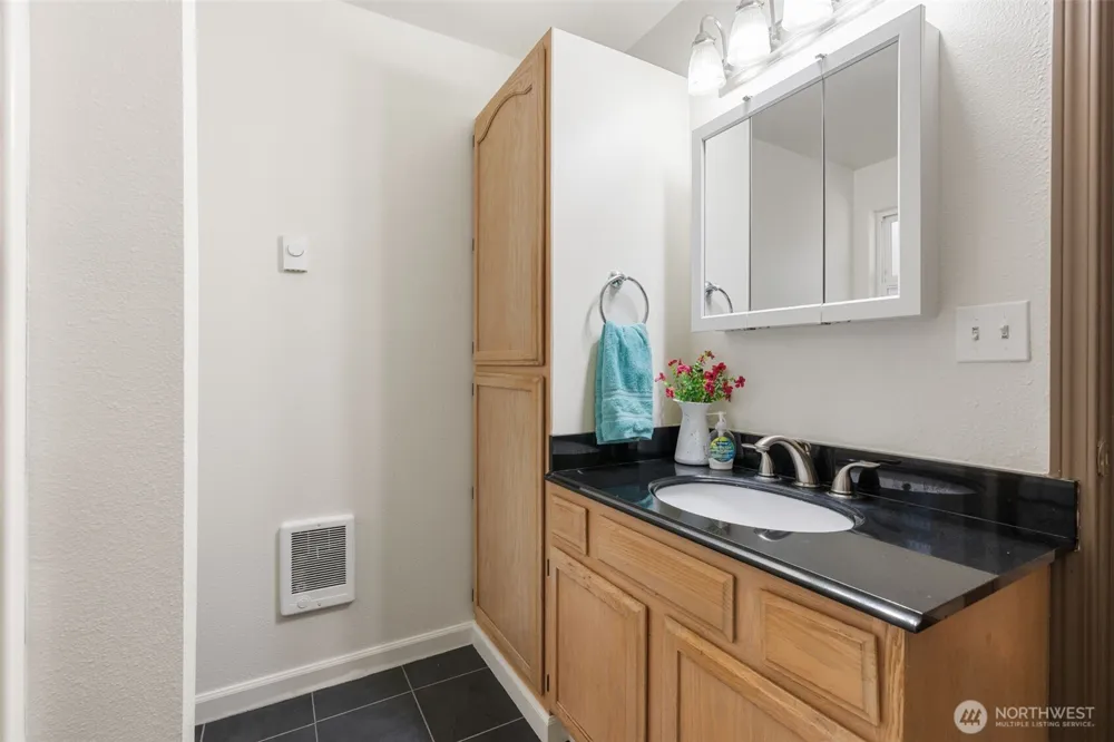 713 1st Avenue NE Napavine, WA 98532