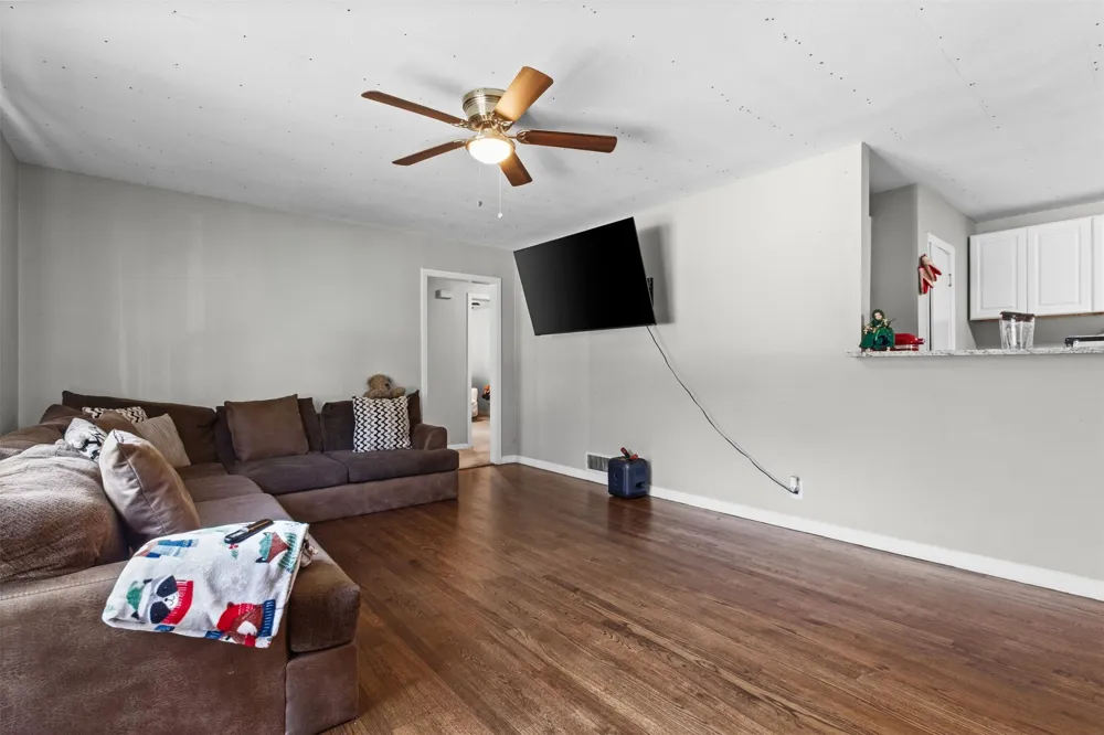 1859 Oakwood Street Haltom City, TX 76117