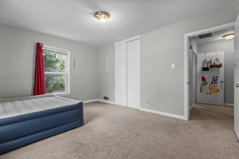 1859 Oakwood Street Haltom City, TX 76117