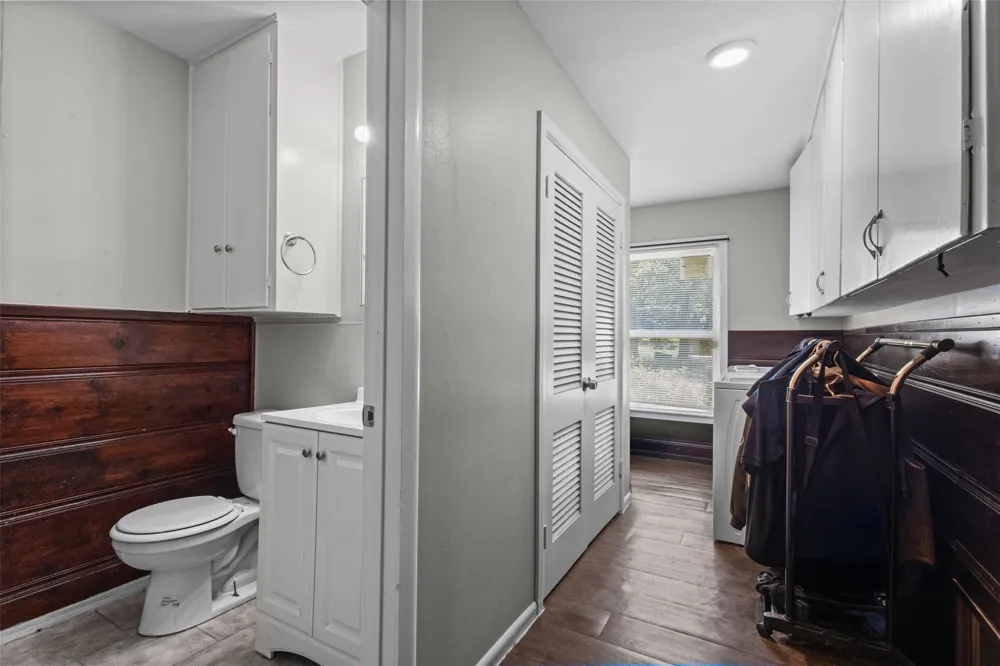 1859 Oakwood Street Haltom City, TX 76117