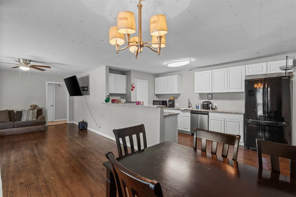 1859 Oakwood Street Haltom City, TX 76117