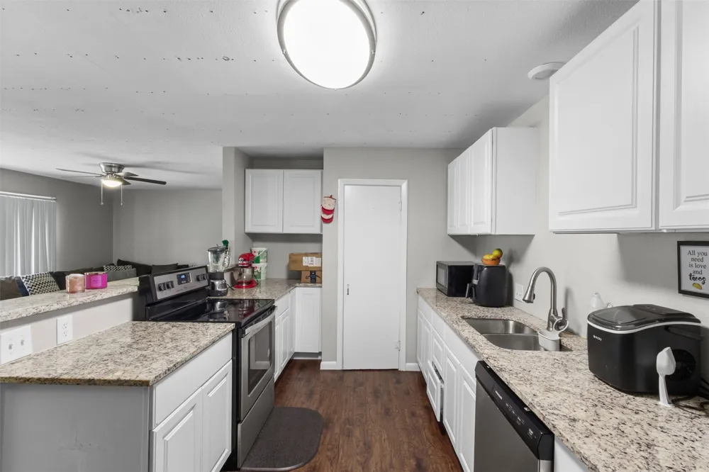 1859 Oakwood Street Haltom City, TX 76117