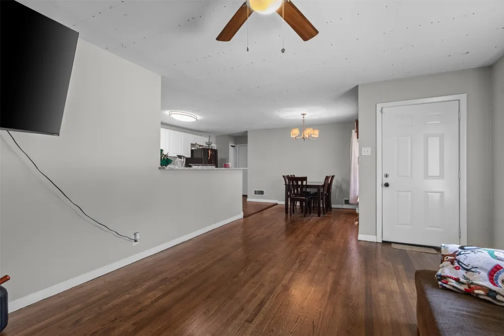 1859 Oakwood Street Haltom City, TX 76117