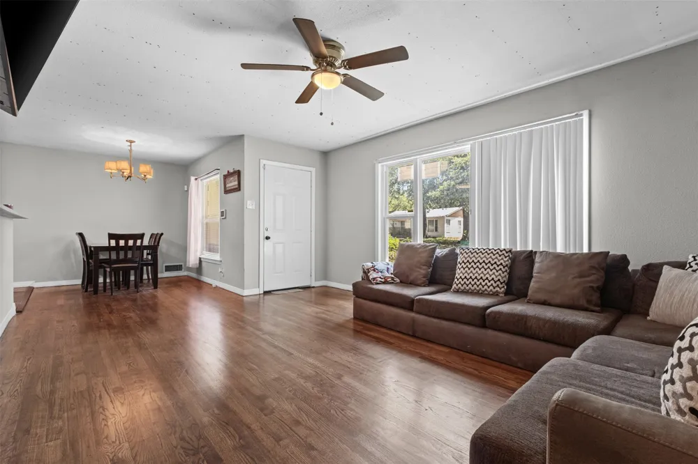 1859 Oakwood Street Haltom City, TX 76117