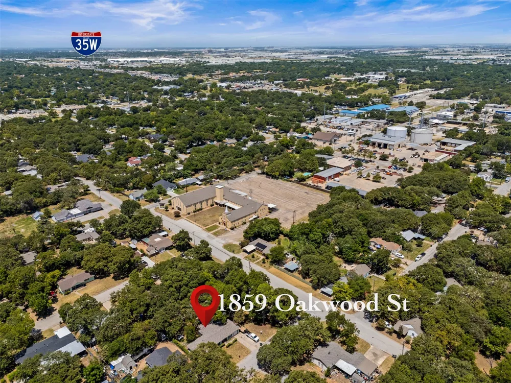 1859 Oakwood Street Haltom City, TX 76117