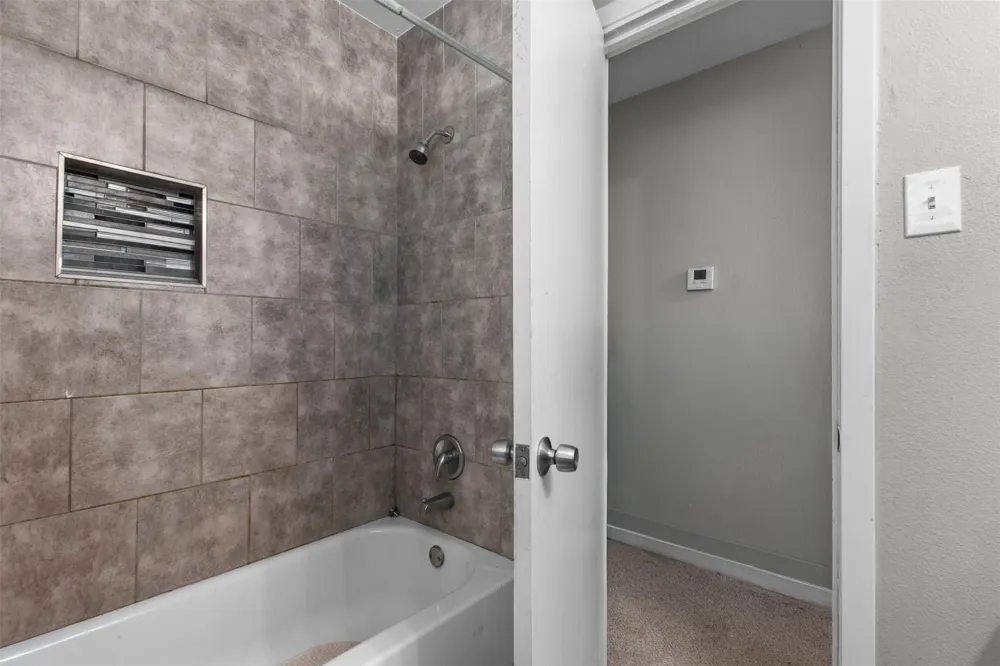 1859 Oakwood Street Haltom City, TX 76117