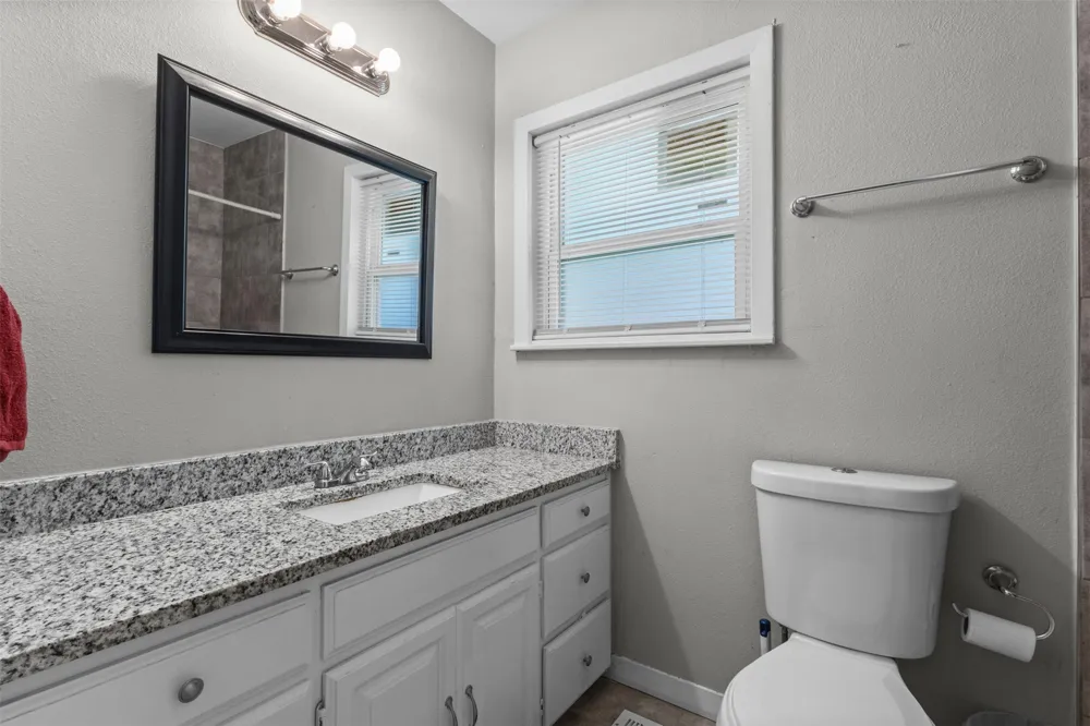 1859 Oakwood Street Haltom City, TX 76117