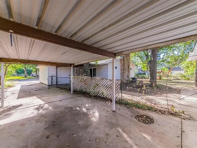 1859 Oakwood Street Haltom City, TX 76117