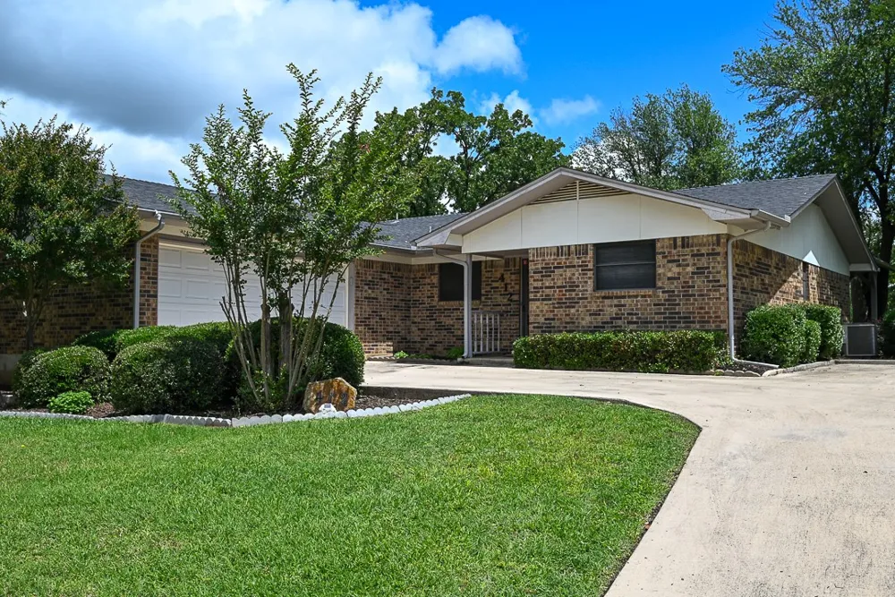 412 Half Moon Way Runaway Bay, TX 76426