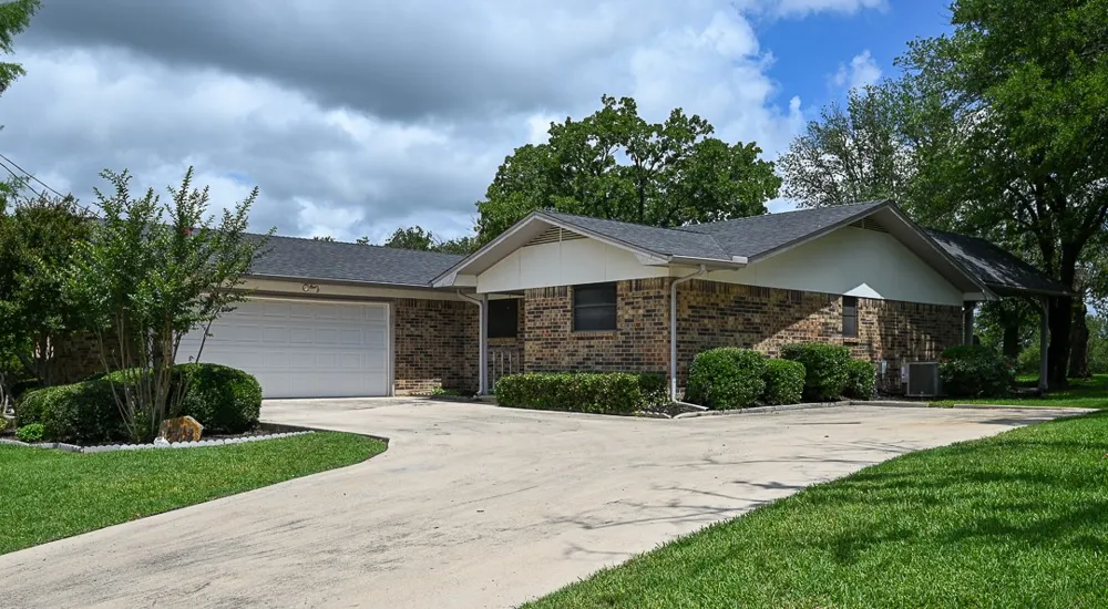 412 Half Moon Way Runaway Bay, TX 76426