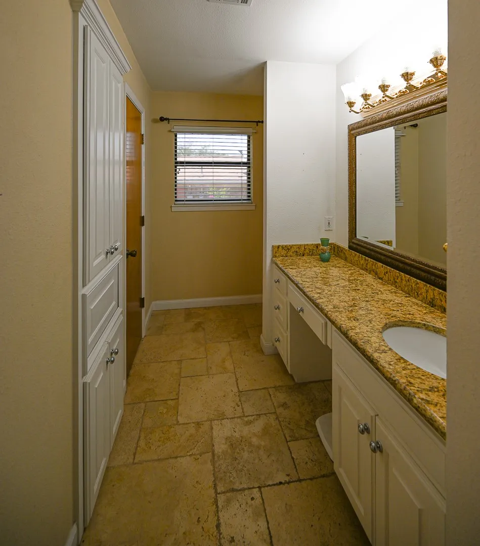 412 Half Moon Way Runaway Bay, TX 76426