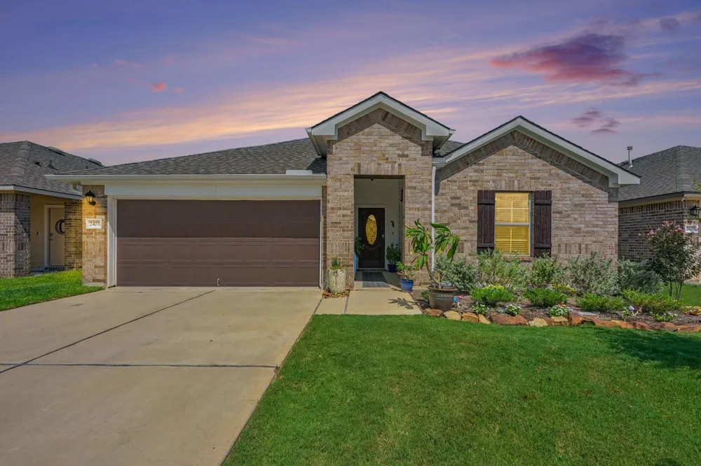 2403 Divot Lane Navasota, TX 77868