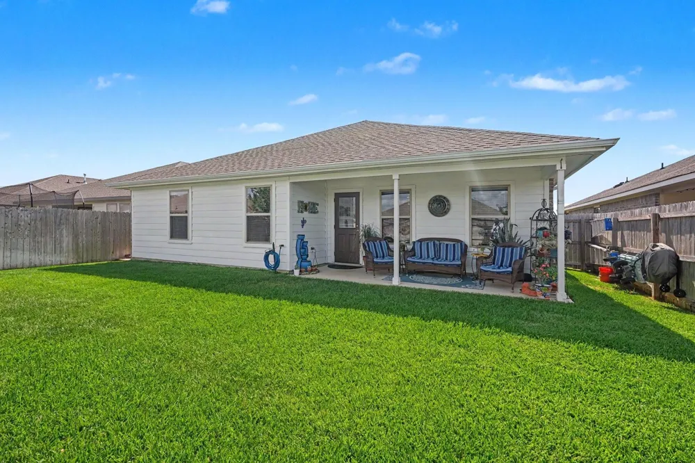 2403 Divot Lane Navasota, TX 77868