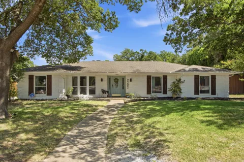 2202 Custer Parkway