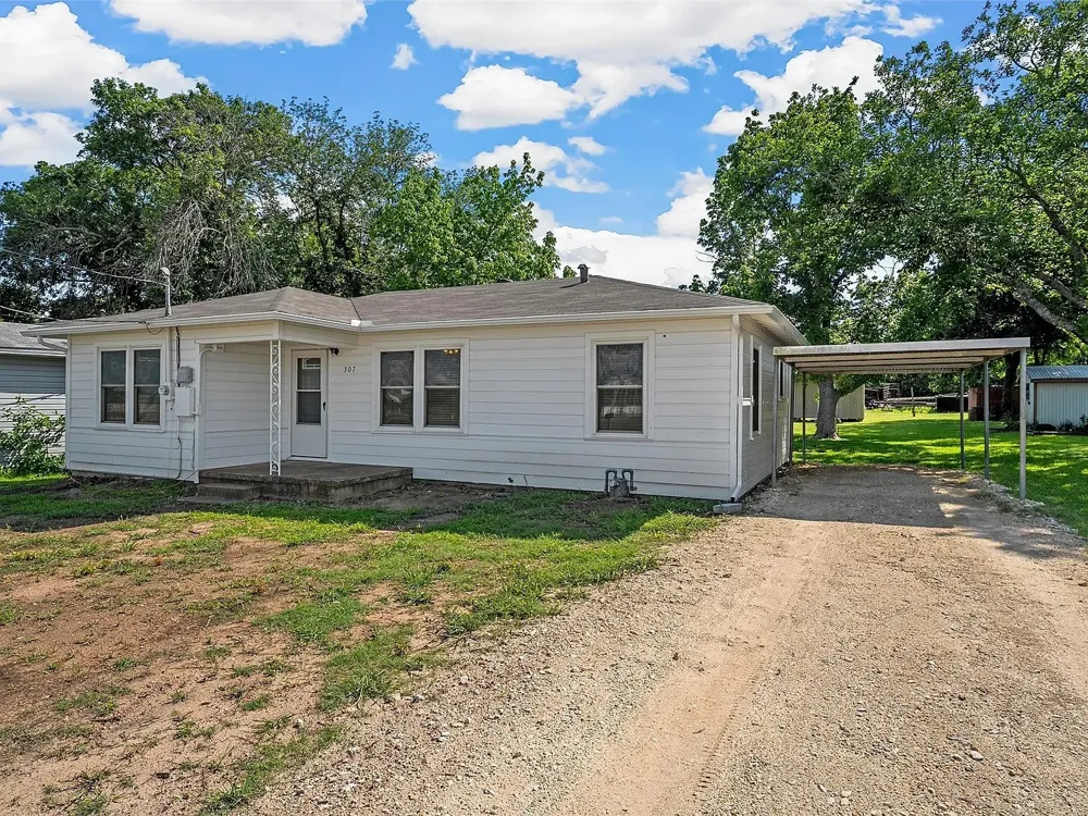 307 Playdium Drive West, TX 76691