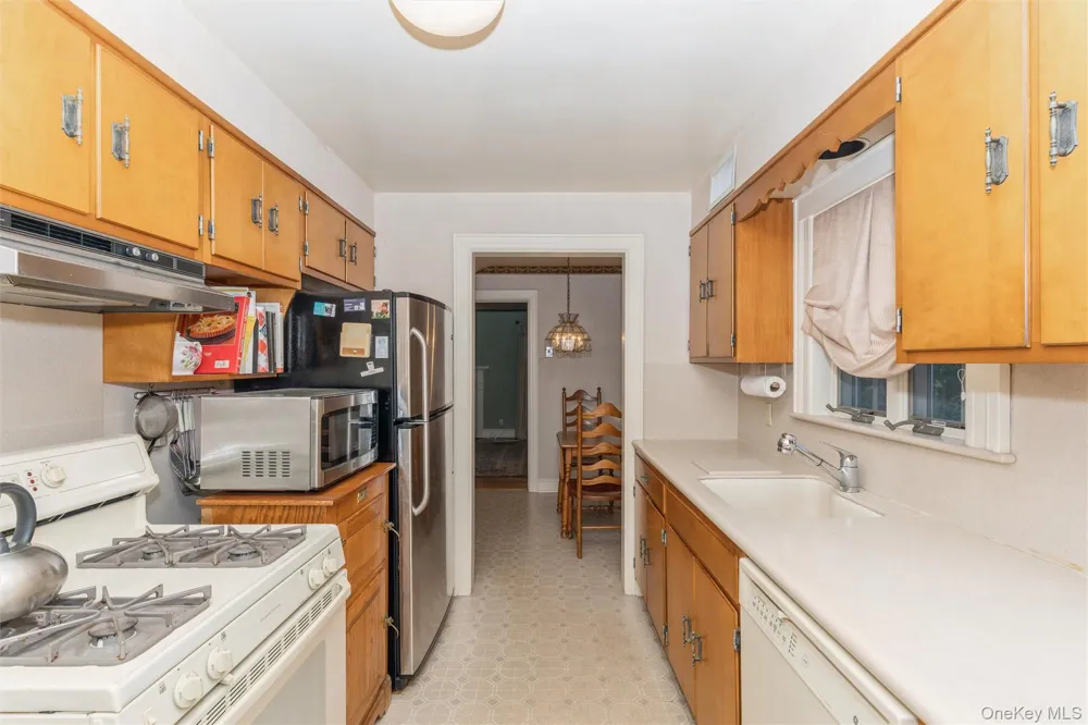 8 Orchid Street Floral Park, NY 11001
