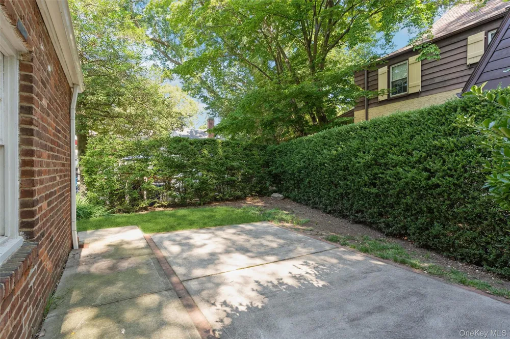 8 Orchid Street Floral Park, NY 11001
