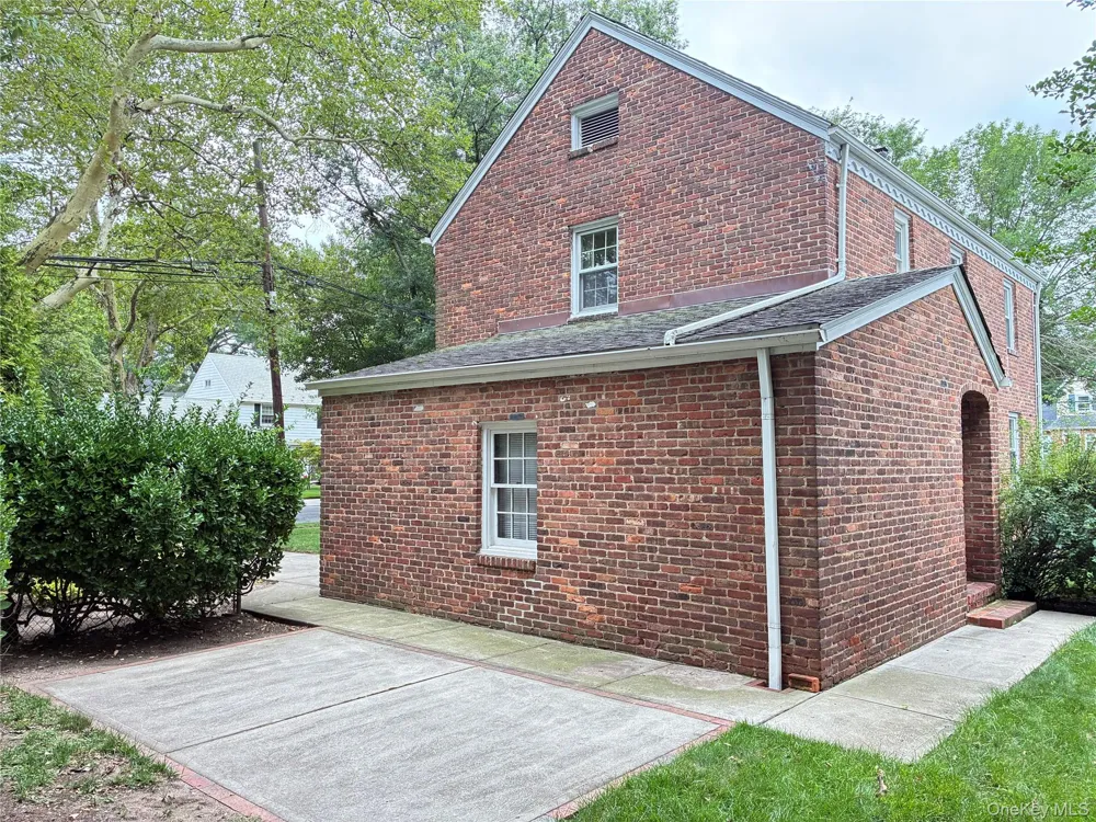 8 Orchid Street Floral Park, NY 11001