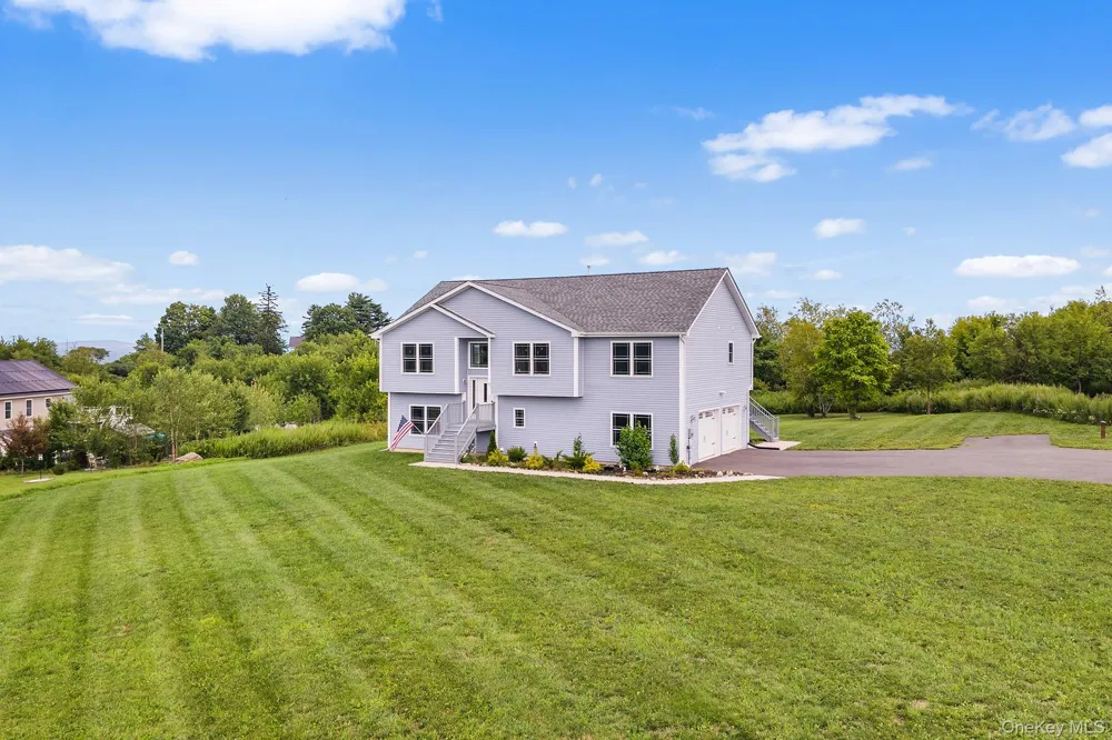 21 Meadow View Drive Marlboro, NY 12542