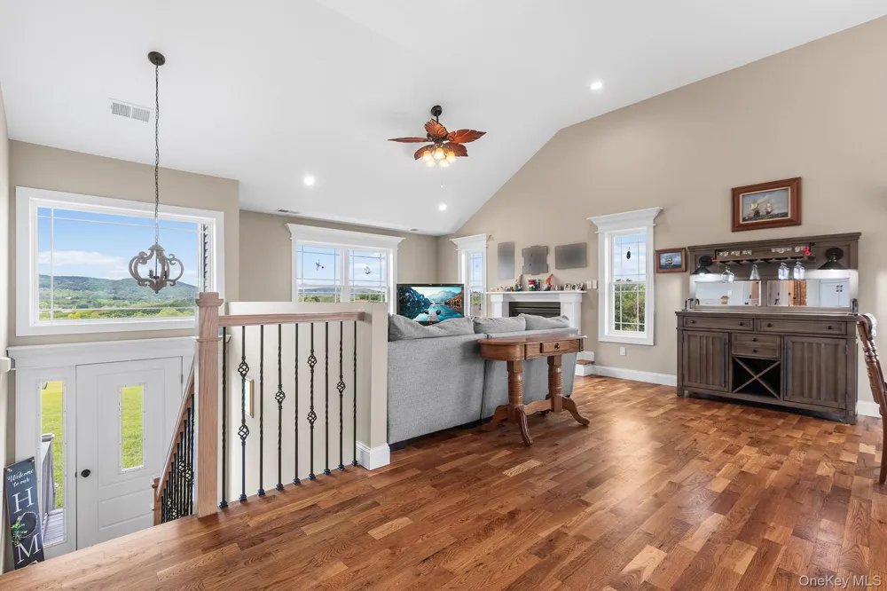 21 Meadow View Drive Marlboro, NY 12542
