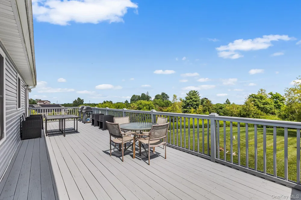 21 Meadow View Drive Marlboro, NY 12542